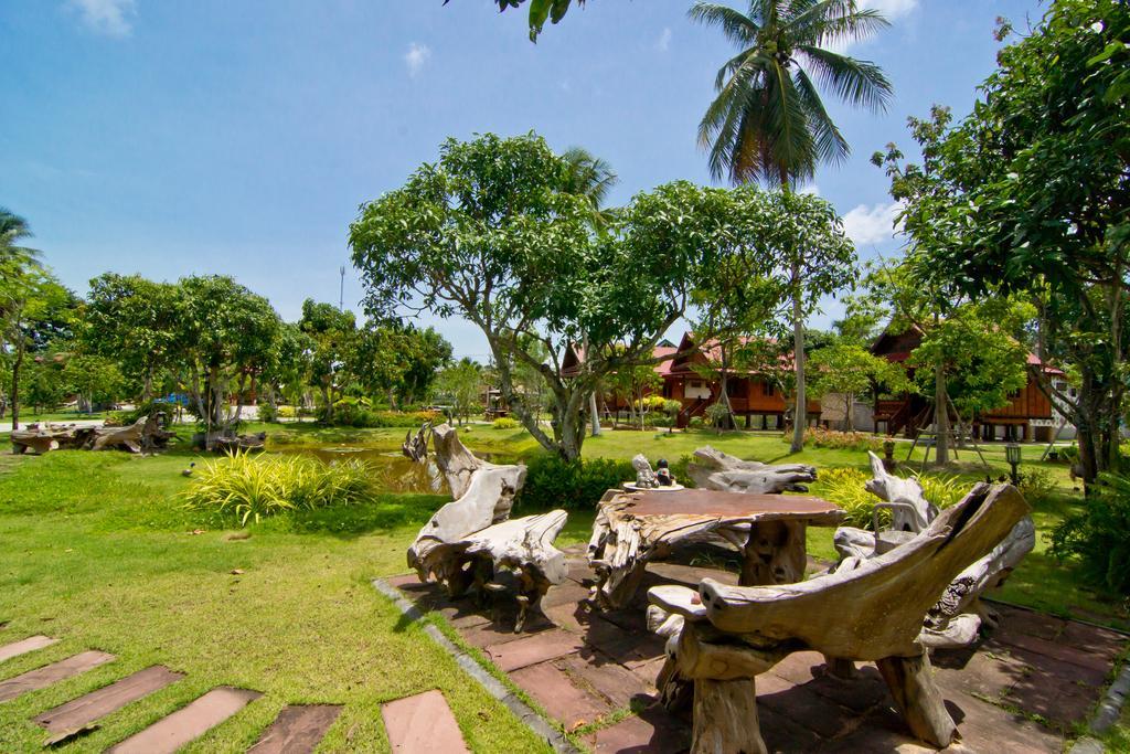 Bueng Bua Thong Resort Ban Huai Yai Exterior photo