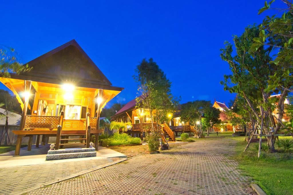 Bueng Bua Thong Resort Ban Huai Yai Exterior photo